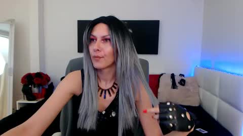 Snapshot of mistressevelyn_ chatting on 01.21.25 MistressEvelyn online show from 01.21.25