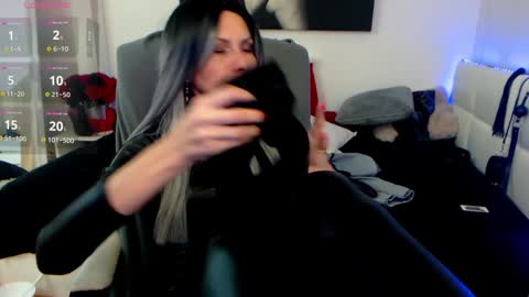 Snapshot of mistressevelyn_ chatting on 01.30.25 MistressEvelyn online show from 01.30.25