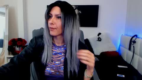 Snapshot of mistressevelyn_ chatting on 02.12.25 MistressEvelyn online show from 02.12.25