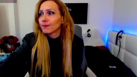 Snapshot of mistressevelyn_ chatting on 02.13.25 MistressEvelyn online show from 02.13.25