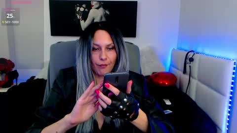 Snapshot of mistressevelyn_ chatting on 02.27.25 MistressEvelyn online show from 02.27.25