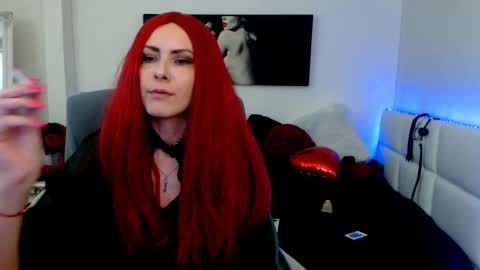 Snapshot of mistressevelyn_ chatting on 03.01.25 MistressEvelyn online show from 03.01.25