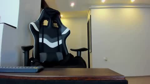 Snapshot of mistresskenda chatting on 03.01.26 Mistress KiRa online show from 03.01.26