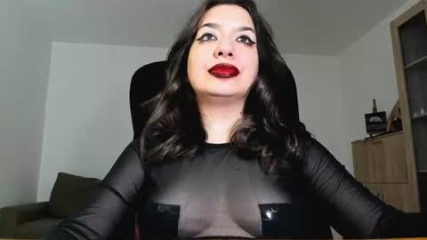 Snapshot of mistressmichelle5 chatting on 06.18.26 YourGoddessM online show from 06.18.26