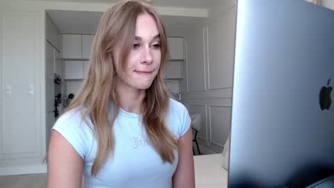 Snapshot of mistressuniverse chatting on 06.23.26 mistressuniverse online show from 06.23.26