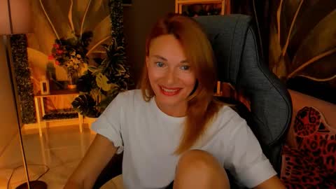 Snapshot of mistybarnes chatting on 10.11.25 MistyBarnes NONUDE MODEL online show from 10.11.25