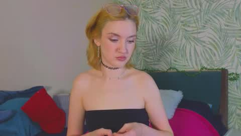 Snapshot of mitch911 chatting on 09.15.25 alice online show from 09.15.25