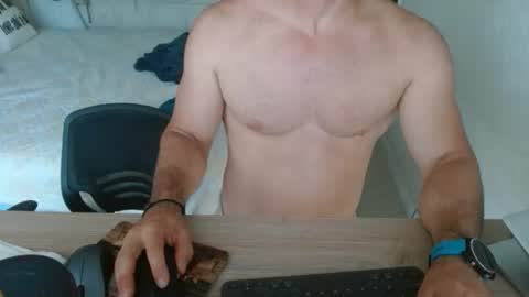 Snapshot of mitcheli chatting on 12.04.25 Onlyfans online show from 12.04.25