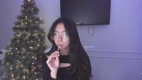   MIa   online show from 12.23.24