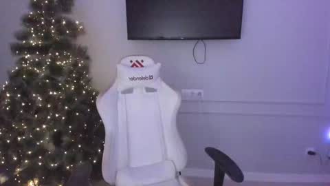   MIa   online show from 12.25.24