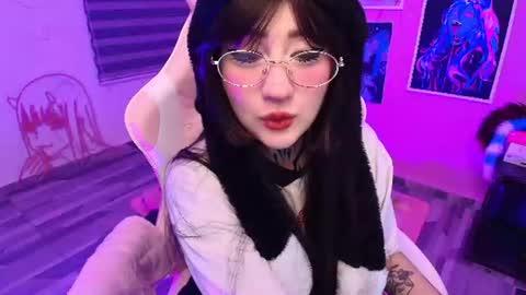 Snapshot of miwaviolet chatting on 06.22.26 Miwa Violet online show from 06.22.26