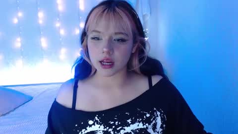 Snapshot of mixie_cute chatting on 12.04.24 mixie_cute online show from 12.04.24