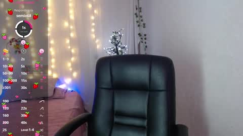 Snapshot of mixie_cute chatting on 01.12.25 mixie_cute online show from 01.12.25