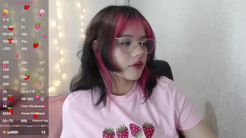 Snapshot of mixie_cute chatting on 01.26.25 mixie_cute online show from 01.26.25