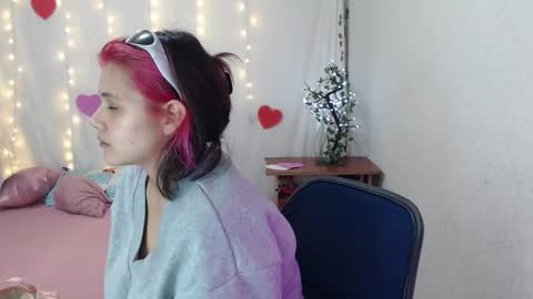 Snapshot of mixie_cute chatting on 02.23.25 mixie_cute online show from 02.23.25