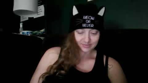 Snapshot of miztrezk chatting on 11.05.25 miztrezk online show from 11.05.25