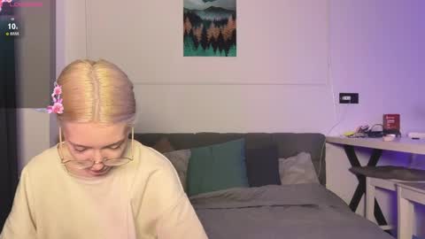 Snapshot of mmkakpoxyi22 chatting on 04.12.26 alice and ray online show from 04.12.26