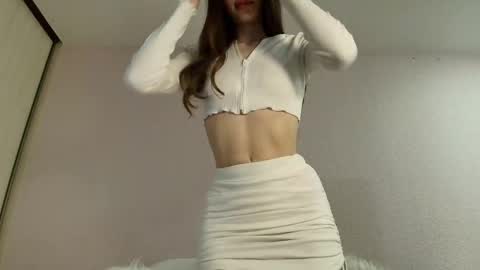 Snapshot of mmmeoww chatting on 10.28.25 Ariela online show from 10.28.25