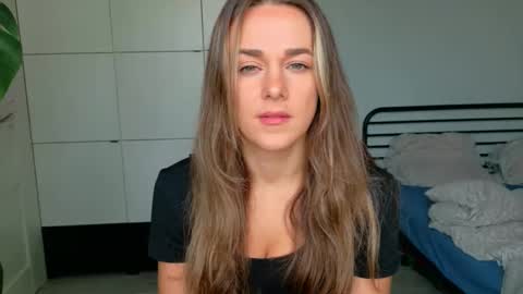 mmminnie online show from 10.22.25