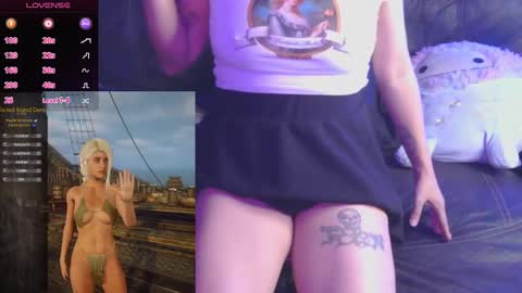 Snapshot of mmmmdarling chatting on 09.14.25 minaDarling online show from 09.14.25