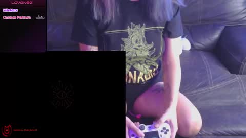 Snapshot of mmmmdarling chatting on 10.20.25 minaDarling online show from 10.20.25