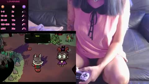 Snapshot of mmmmdarling chatting on 10.22.25 minaDarling online show from 10.22.25