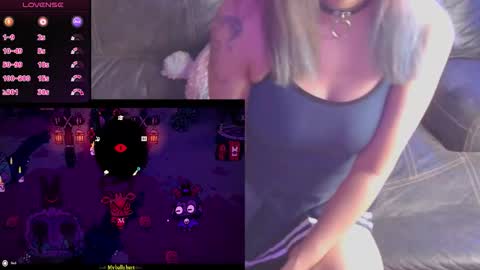 Snapshot of mmmmdarling chatting on 11.04.25 minaDarling online show from 11.04.25