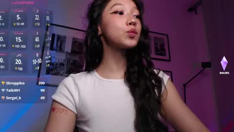 Snapshot of moana_blu chatting on 02.03.25 moana online show from 02.03.25