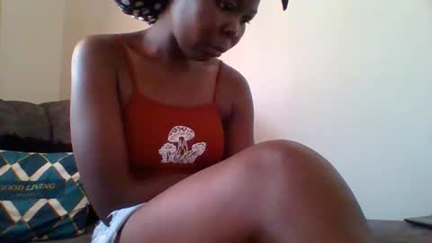 Snapshot of moandollars chatting on 11.05.25 moandollars online show from 11.05.25