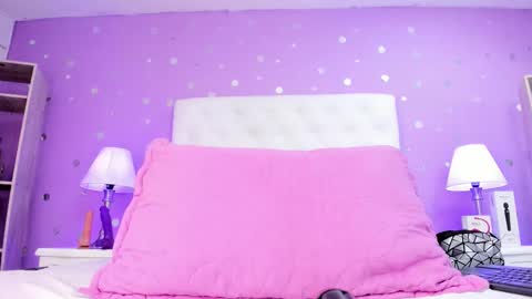 Snapshot of models_sophia chatting on 10.31.25 Sophia online show from 10.31.25