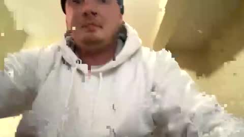 Snapshot of mojozz chatting on 12.03.24 LookinForFun online show from 12.03.24