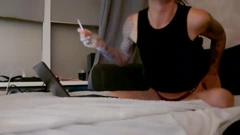 Snapshot of mokkeltje9 chatting on 09.28.25 KinkyCoupleNL online show from 09.28.25