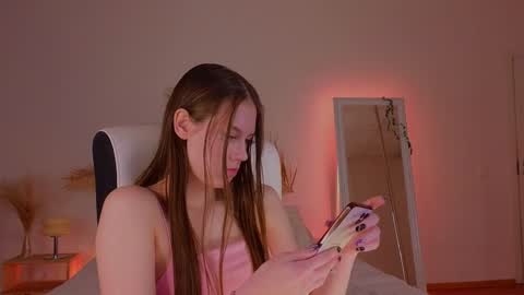 Snapshot of mol1y_kitten chatting on 12.10.24 Molly online show from 12.10.24