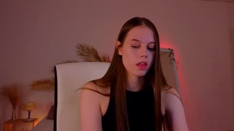 Snapshot of mol1y_kitten chatting on 12.15.24 Molly online show from 12.15.24