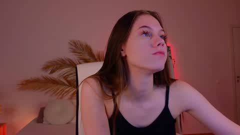 Snapshot of mol1y_kitten chatting on 12.15.24 Molly online show from 12.15.24