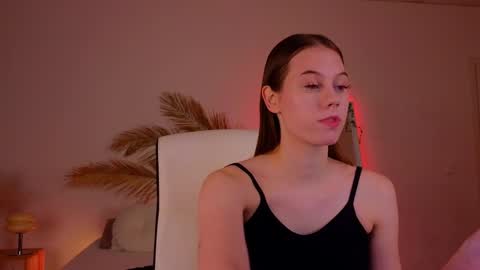 Snapshot of mol1y_kitten chatting on 12.16.24 Molly online show from 12.16.24
