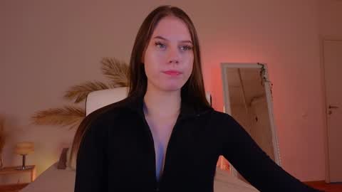 Snapshot of mol1y_kitten chatting on 12.16.24 Molly online show from 12.16.24