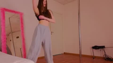 Snapshot of mol1y_kitten chatting on 02.19.25 Molly online show from 02.19.25