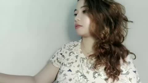 Snapshot of moleschaxxx chatting on 10.22.25 Jane online show from 10.22.25