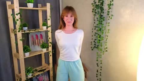 Snapshot of moliacenamere chatting on 06.02.26 Hello im May online show from 06.02.26