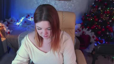 Snapshot of molinmoon chatting on 12.26.24 Rosa online show from 12.26.24