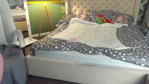 Snapshot of molinmoon chatting on 01.20.25 Rosa online show from 01.20.25