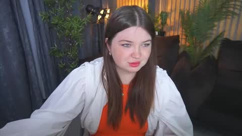 Snapshot of molinmoon chatting on 10.03.25 Rosa online show from 10.03.25