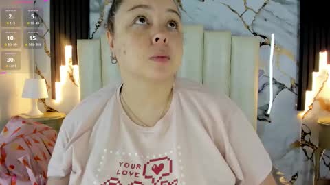 Snapshot of molliebue1 chatting on 10.22.25 Hey Guys  Im Mollie online show from 10.22.25