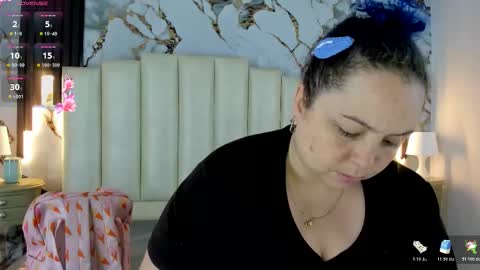 Snapshot of molliebue1 chatting on 10.24.25 Hey Guys  Im Mollie online show from 10.24.25