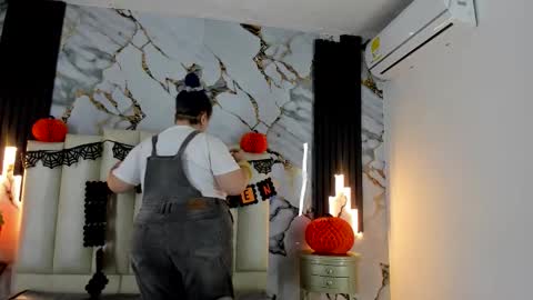 Snapshot of molliebue1 chatting on 10.29.25 Hey Guys  Im Mollie online show from 10.29.25