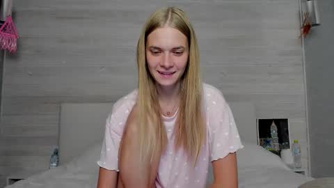 Molly Hunt online show from 09.22.25