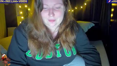 molly_moons online show from 11.28.25