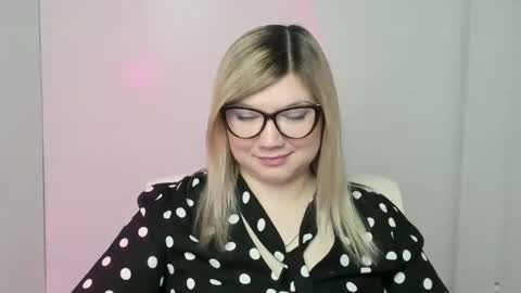 Molly online show from 10.18.25