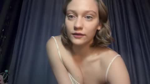 Snapshot of molly_poly chatting on 11.04.25 molly_poly online show from 11.04.25